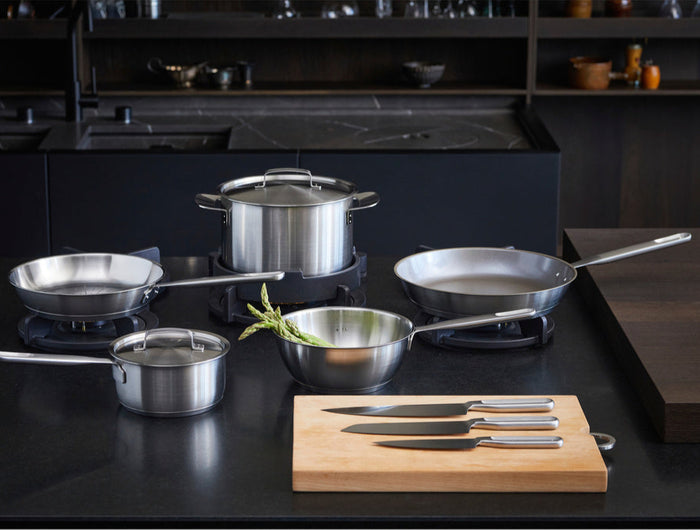 <h2>KASTRULLER & GRYTOR</h2>